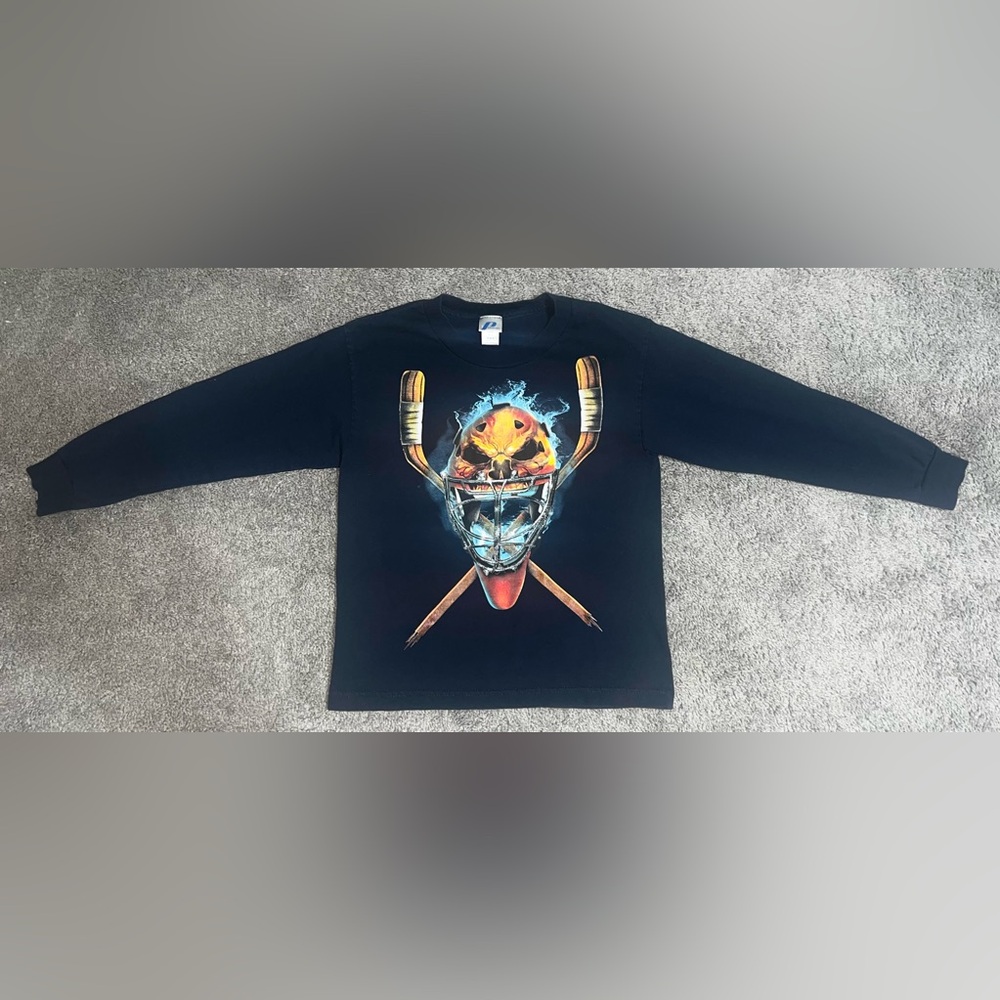 $5 HOCKEY SHIRT. SIZE S. $5 IF BUNDLED